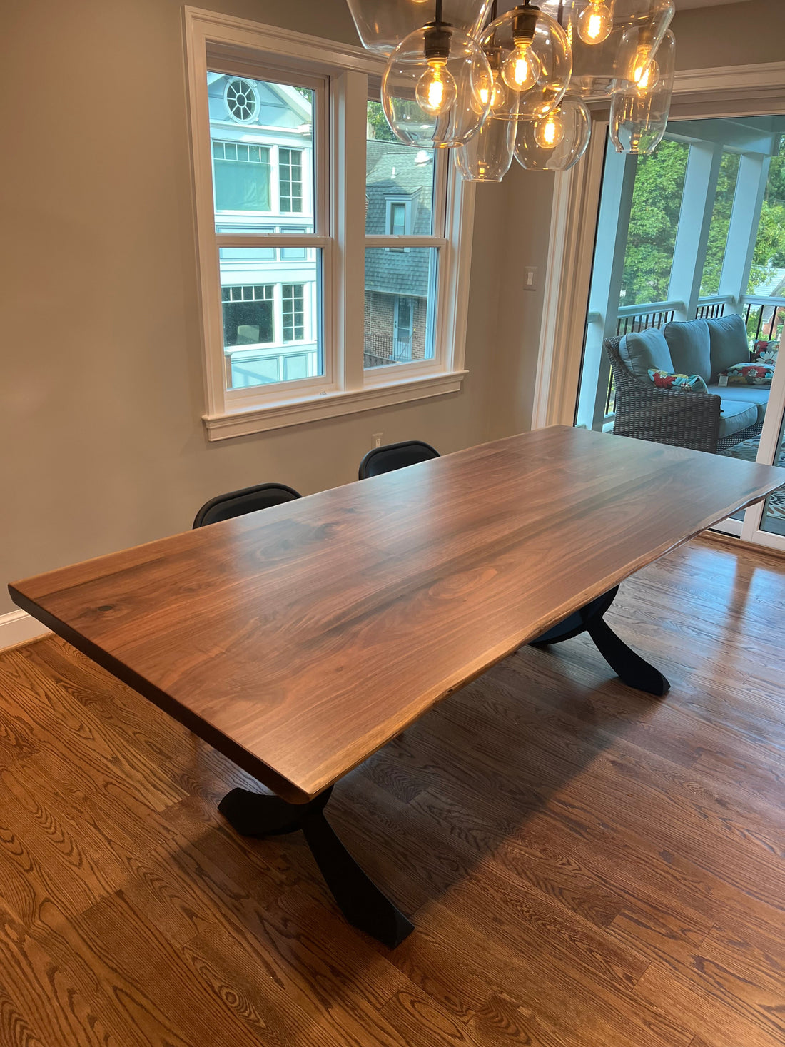 Live Edge Dining Tables - What Are They And What Makes Them Unique ?